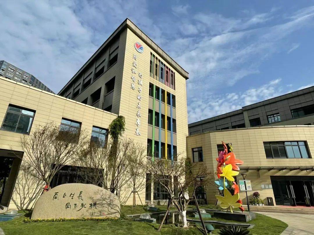 杭州市丹枫实验小学位于丹枫路520号,是一座友爱的学校.