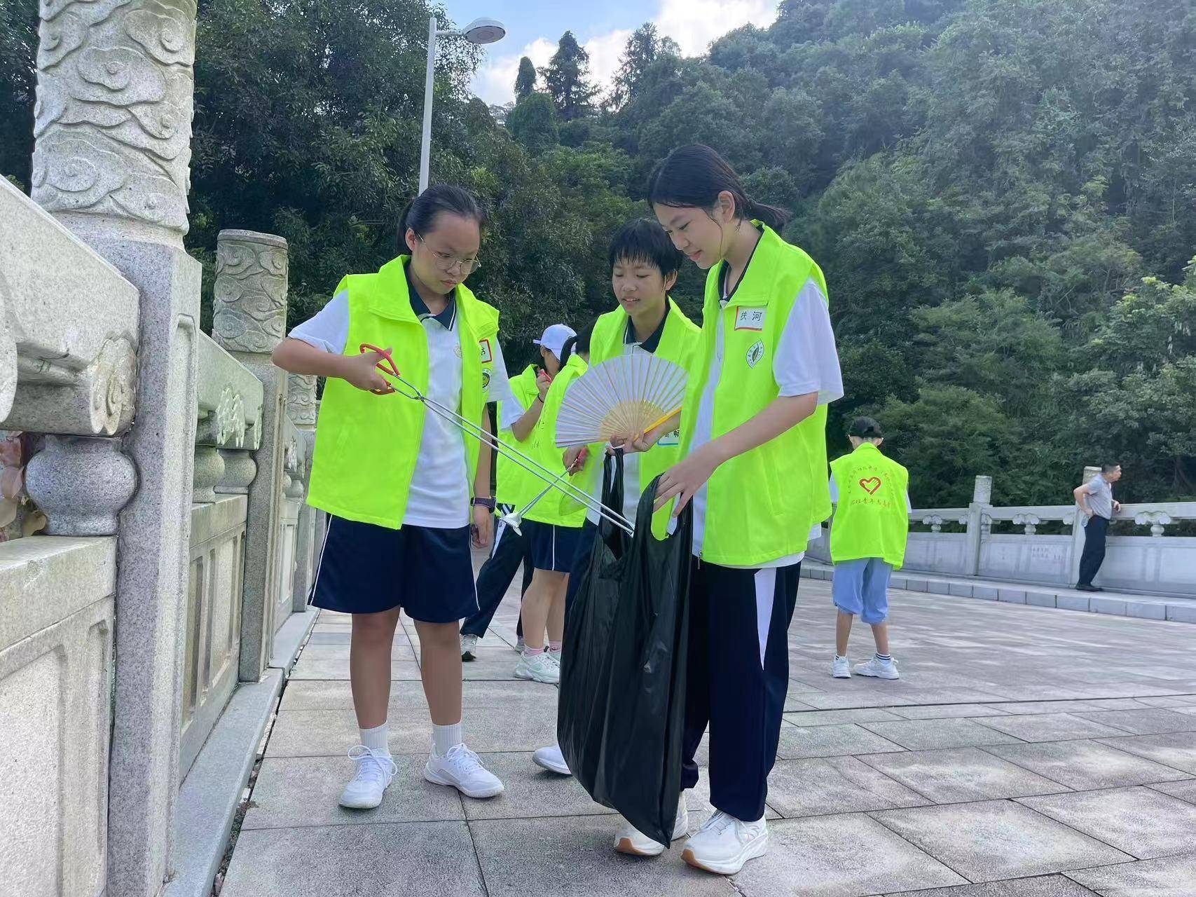 东莞东华初级中学开展志愿者活动助力绿色环保