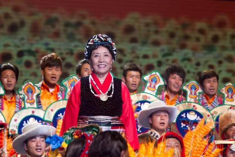 人民艺术家才旦卓玛,嫁大6岁军官丈夫,晚年却白发人送黑发人