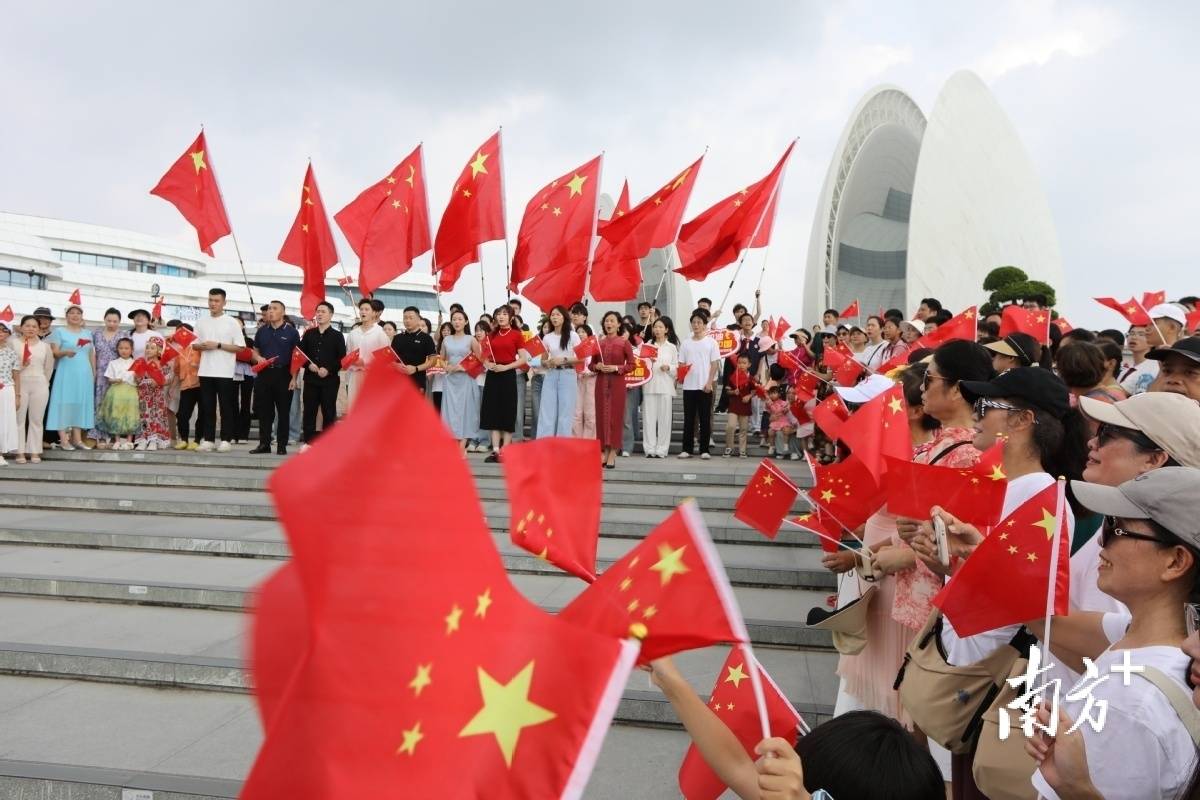 广东六城同步快闪,礼赞新中国成立75周年