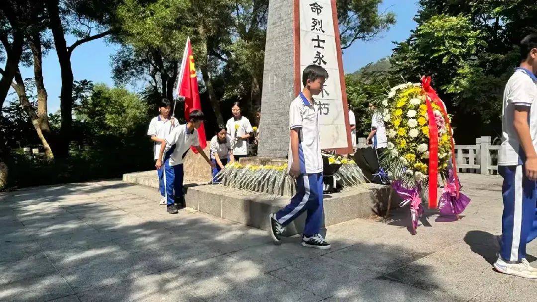 新兴县河头中学图片