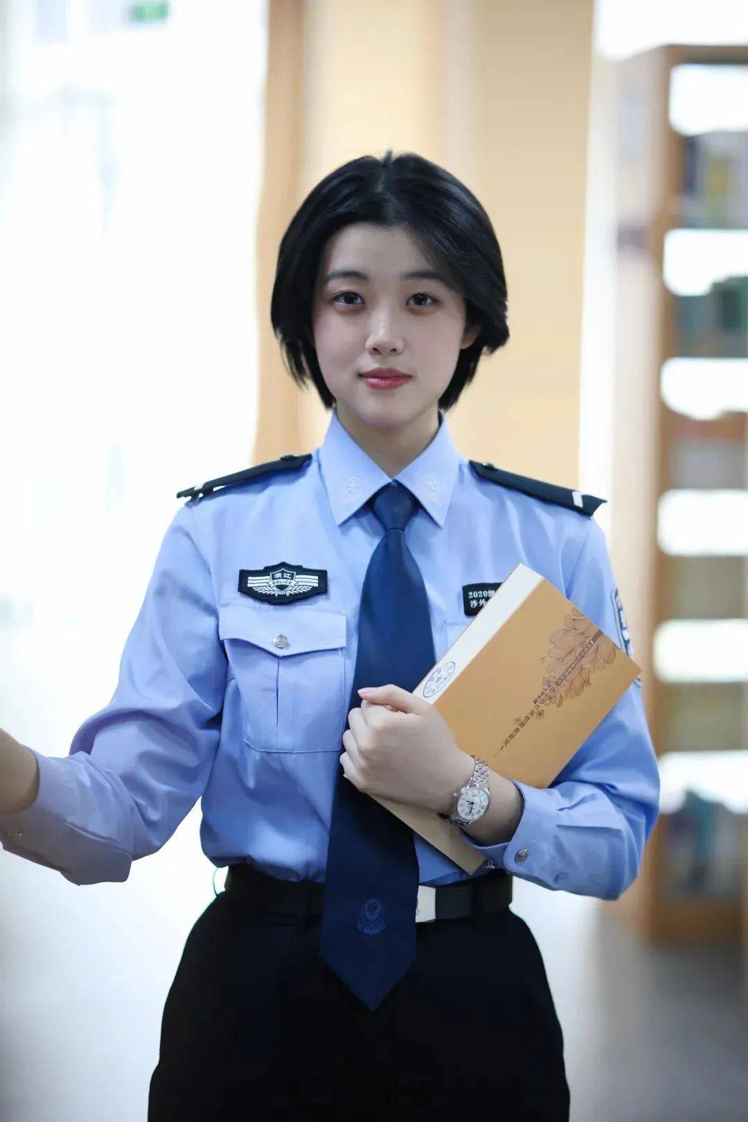 真正工作后,她才体味到身上这身警服的意义,因为一群人的坚守,才能让