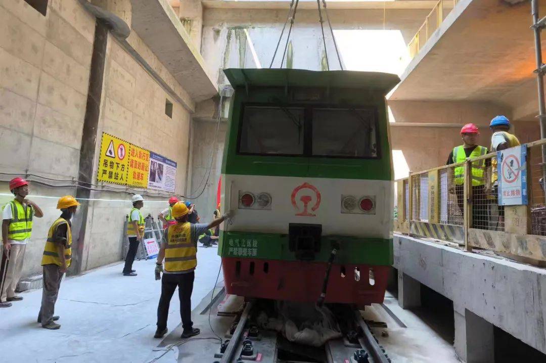 分公司主要承担了武汉轨道交通12号线 (江北段) 轨道工程青菱站(不含)