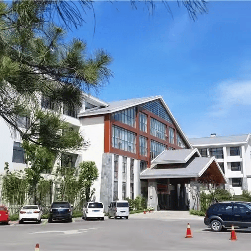 临朐揽翠湖温泉度假村02位置:沂山路与滨河东路交叉口华建大酒店01距