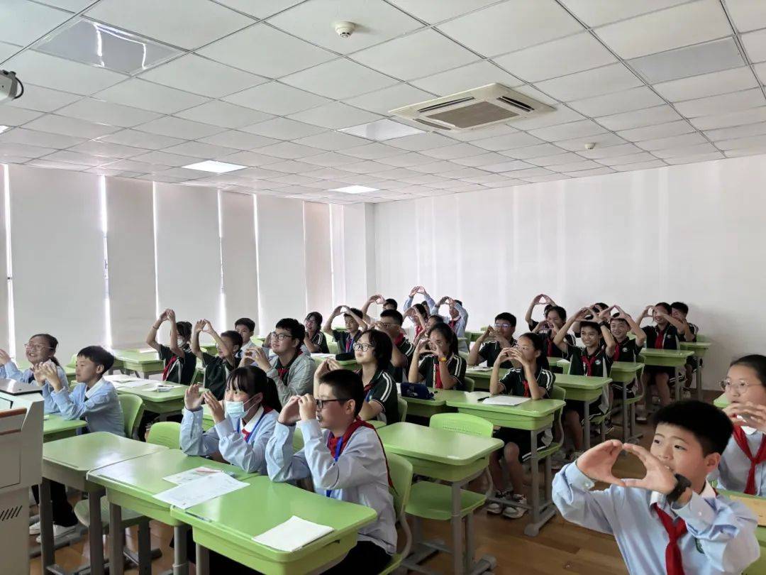 【向恒·德育】"心"灵守护 "育"见你我——石湖中学开展新学期班级