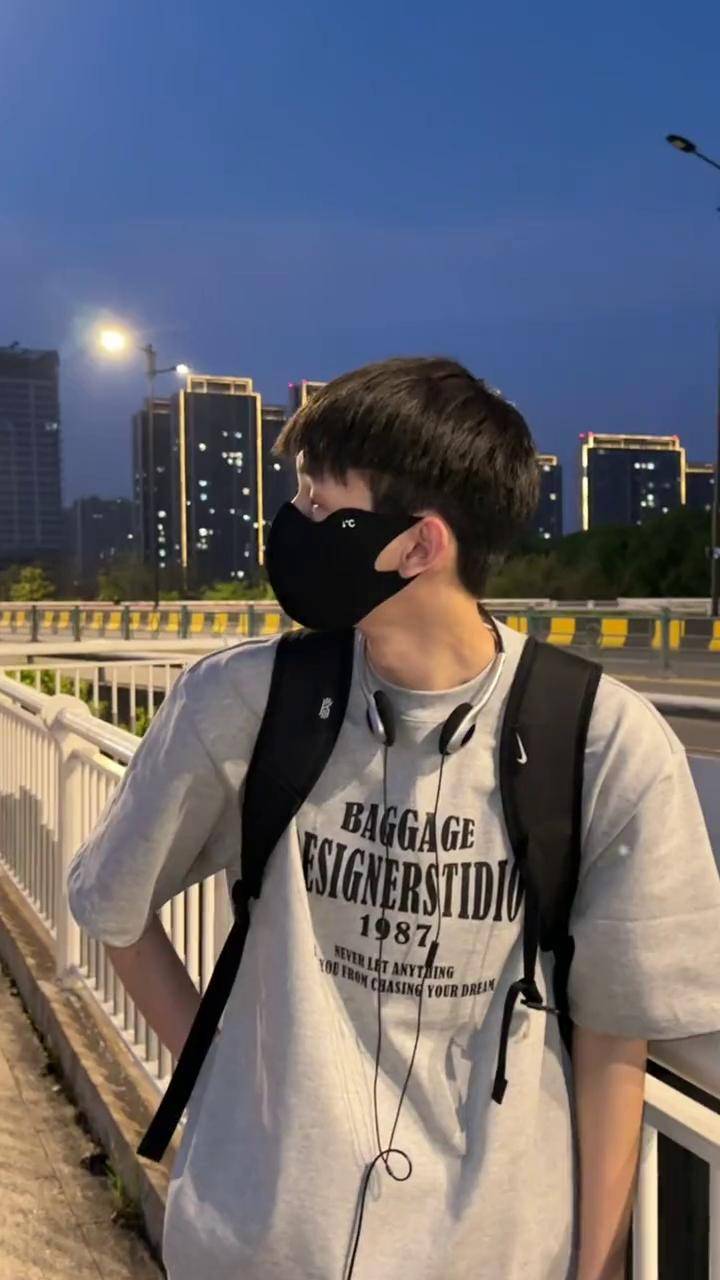 男生戴口罩拍照原来真的好看～ 戴口罩 口罩 防晒口罩 拍照技巧 3d
