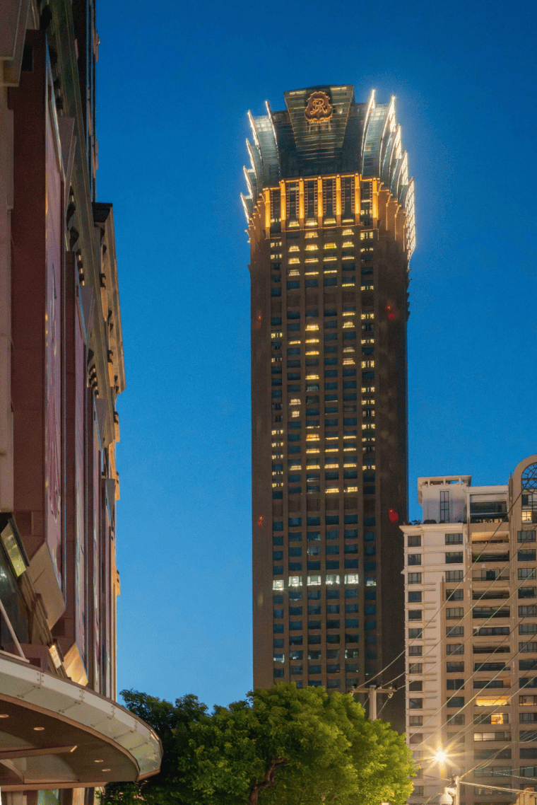 嘉地中心位于静安区黄金地段—北京西路968号,建筑设计风格现代而典雅