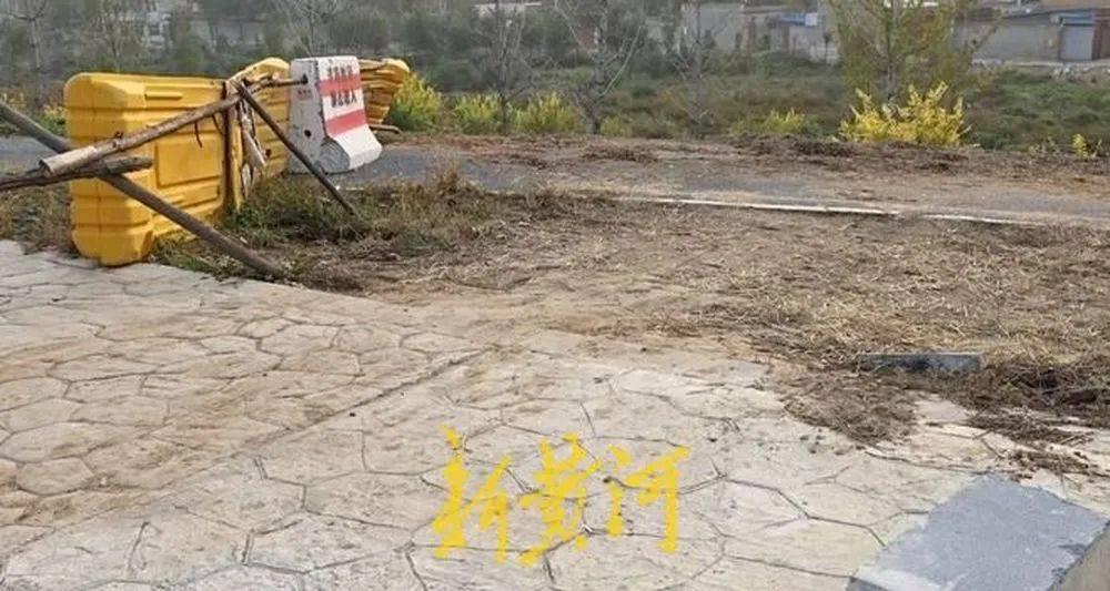 11岁男孩骑行遭碾轧道路已设有“禁止驶入”标识，现场仍有机动车和骑友通行