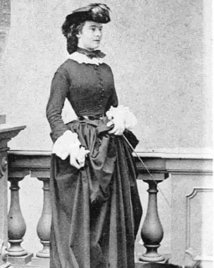 艳名传世的茜茜公主影像集:誉为欧洲百年第一美人,15岁嫁入皇室,61岁