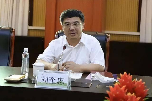 2021年,他任乳山市委书记.今年9月6日,中共山东省委组织