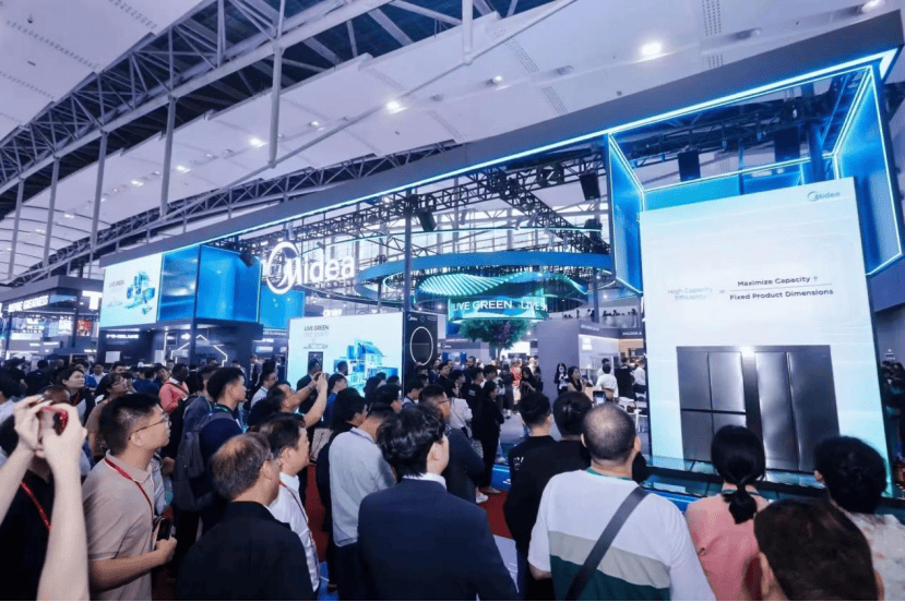 【实探】广交会上，新能源汽车被“火爆围观”！