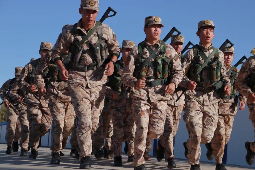 北疆练兵场丨来一场酣畅淋漓的"五公里武装越野"