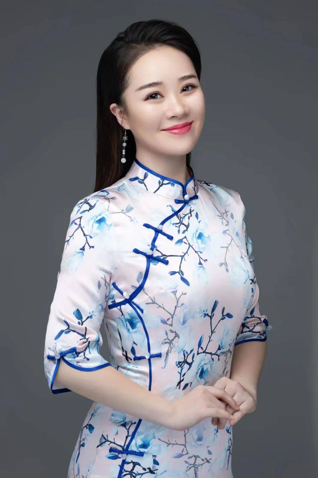 娜君(青年古筝演奏家)王璐(北京市曲剧团青年演员)周彬(国家二级演员