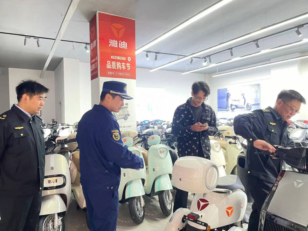 大方县多部门联合对电动自行车、蓄电池销售及维修门店开展消防安全检查