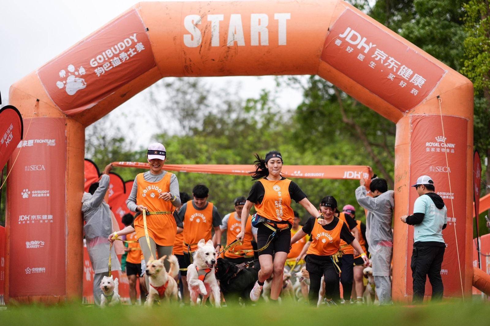 超600组人犬搭档完成挑战 2024狗巴迪勇士赛上海站举行