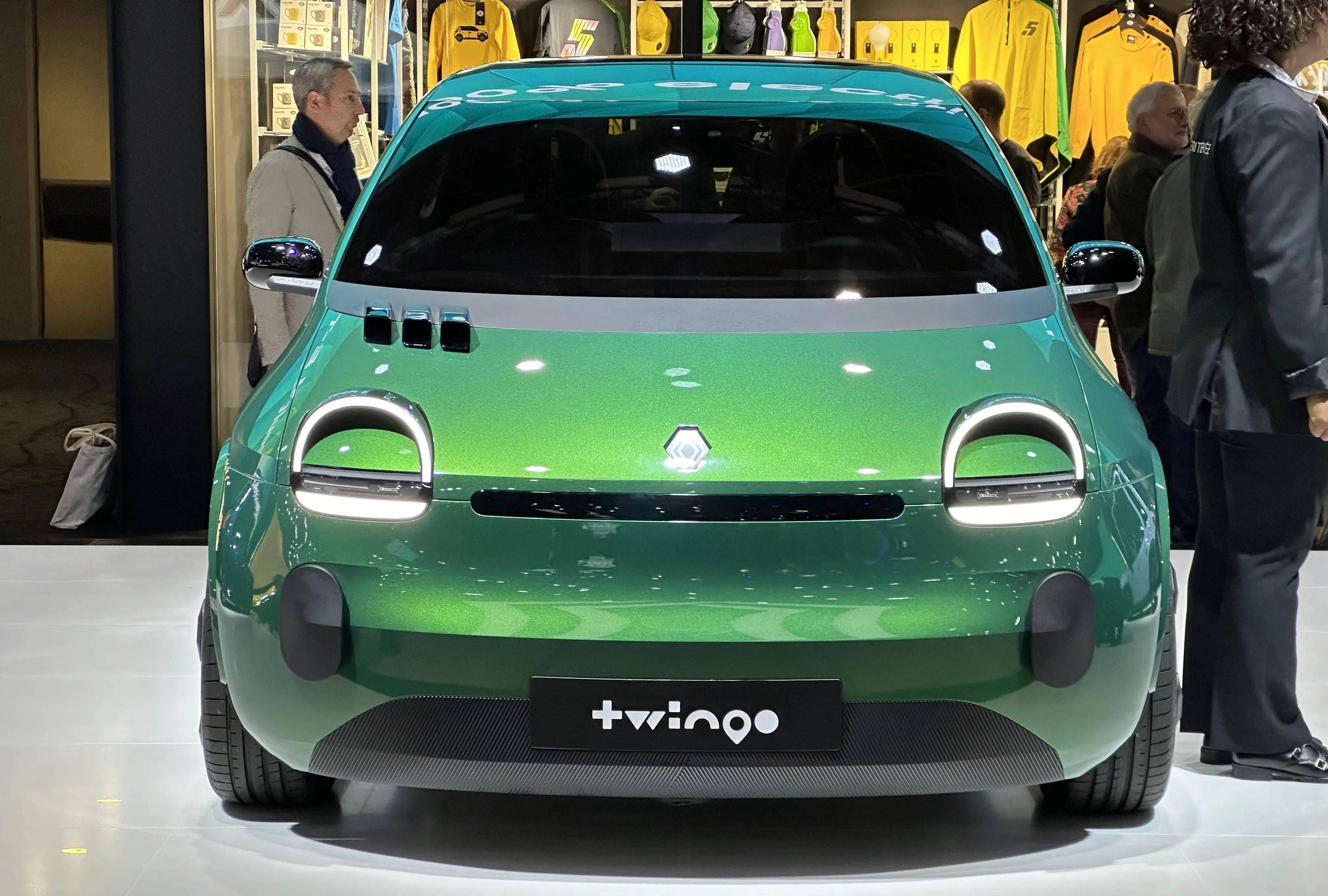 雷诺Twingo E-Tech概念车巴黎首秀，2026年上市可期！_搜狐汽车_搜狐网