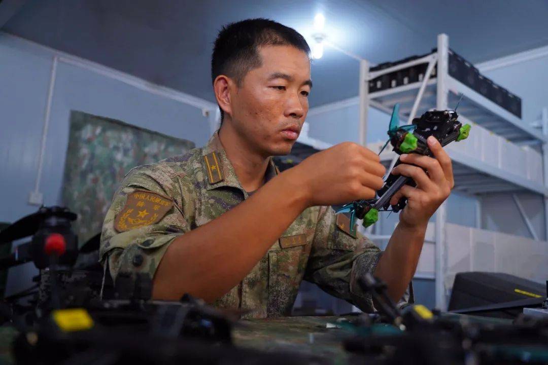 快来投票! 围观罗浮山驻军硬核军官郭龙杰的强军之路