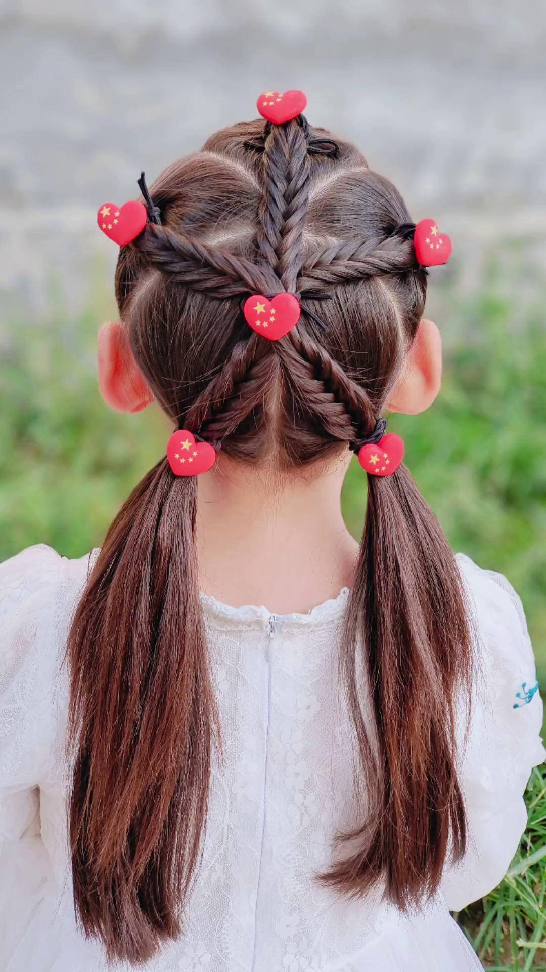国庆节扎个不一样的五角星发型,国庆快乐 儿童编发真人编发dou 小助手