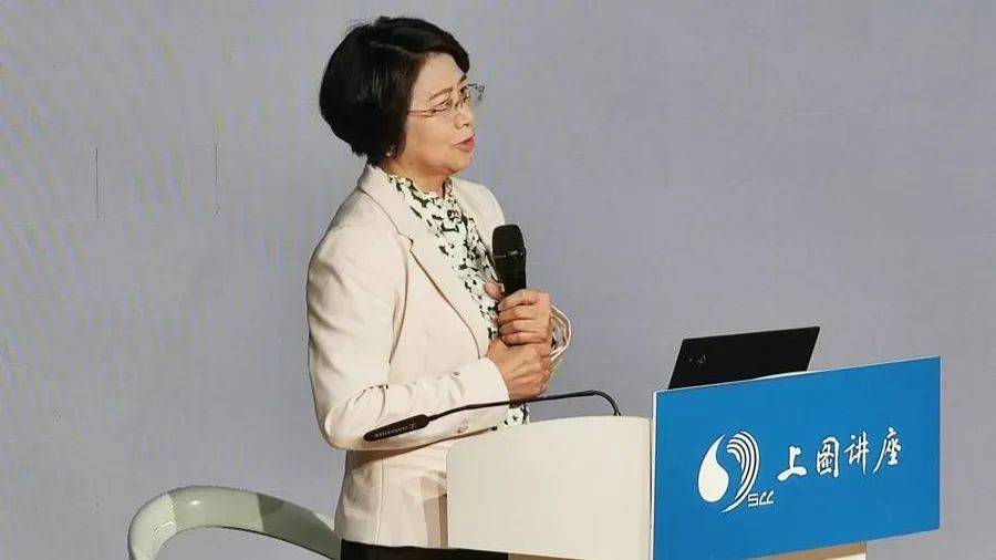 特级教师开课啦 | 复旦附中语文特级教师王白云教你如何做"专业"的