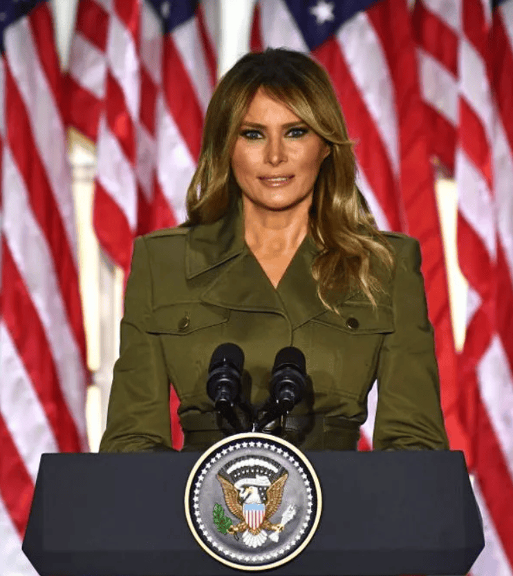 梅拉尼娅17岁旧照曝光!前美国第一夫人"变脸"前与现在判若两人