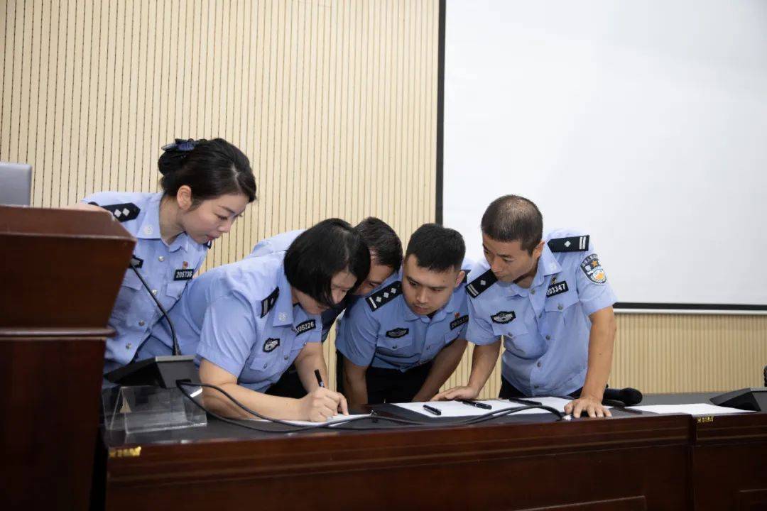 广西法治日报 | 柳州市公安局警务技能比武力戒花架子