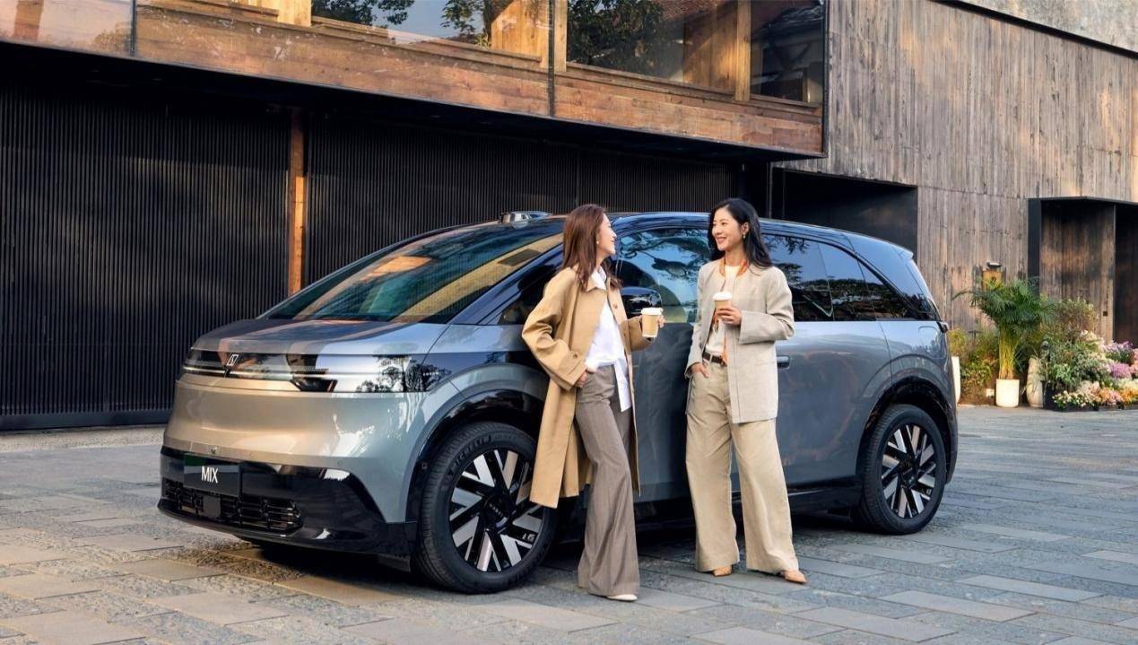 93%“得房率”，整车可自定义，极氪MIX 27.99万起上市_搜狐汽车_搜狐网