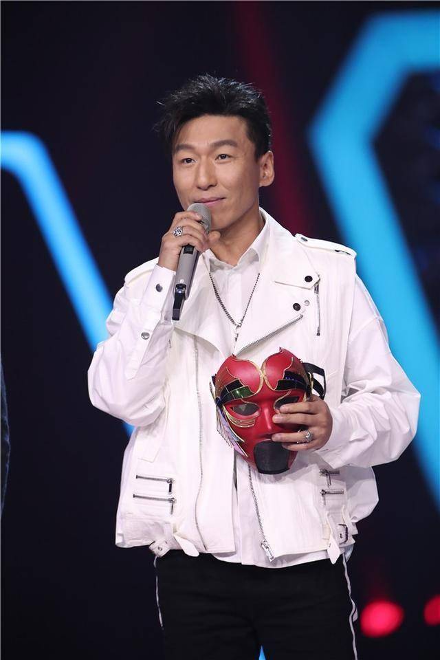 陈羽凡,这位内地乐坛的实力派歌手,也曾因吸毒而陷入舆论风波.