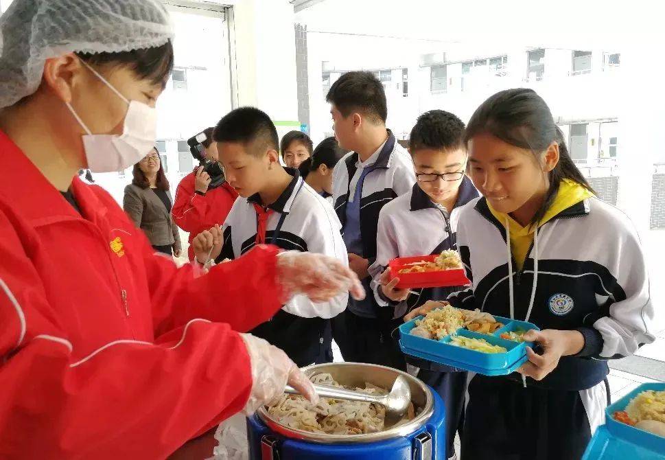 深圳一区回应公办中小学自建食堂建议,并公布改造时间表 深圳一区回应公办中小学自建食堂建议,并公布改造时间表