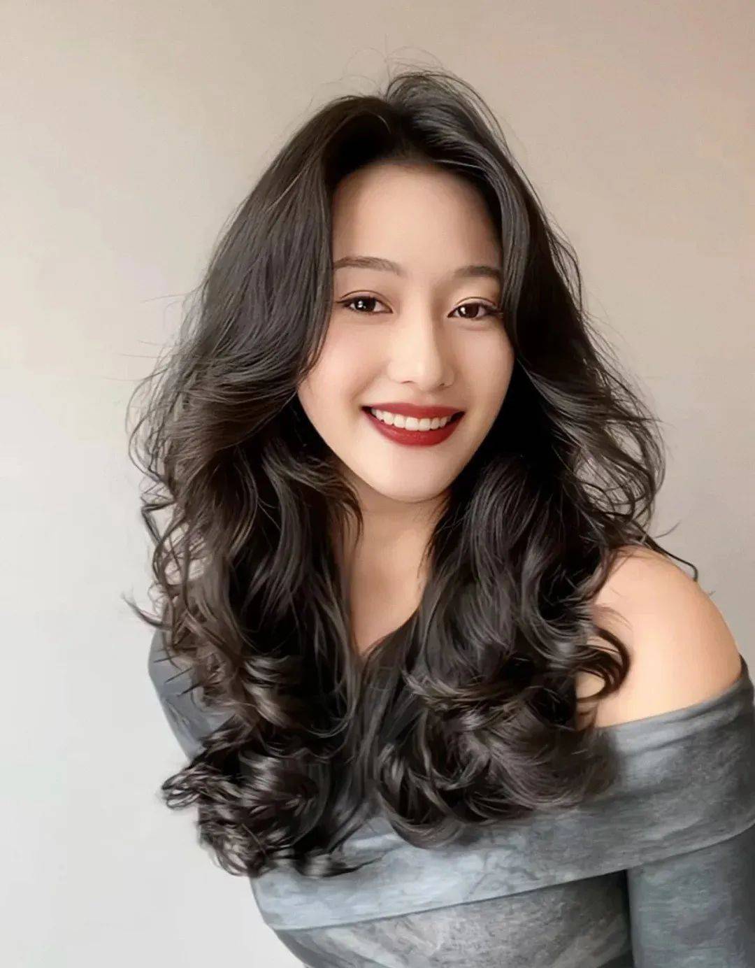 高级感爆棚的卷发谁烫谁好看