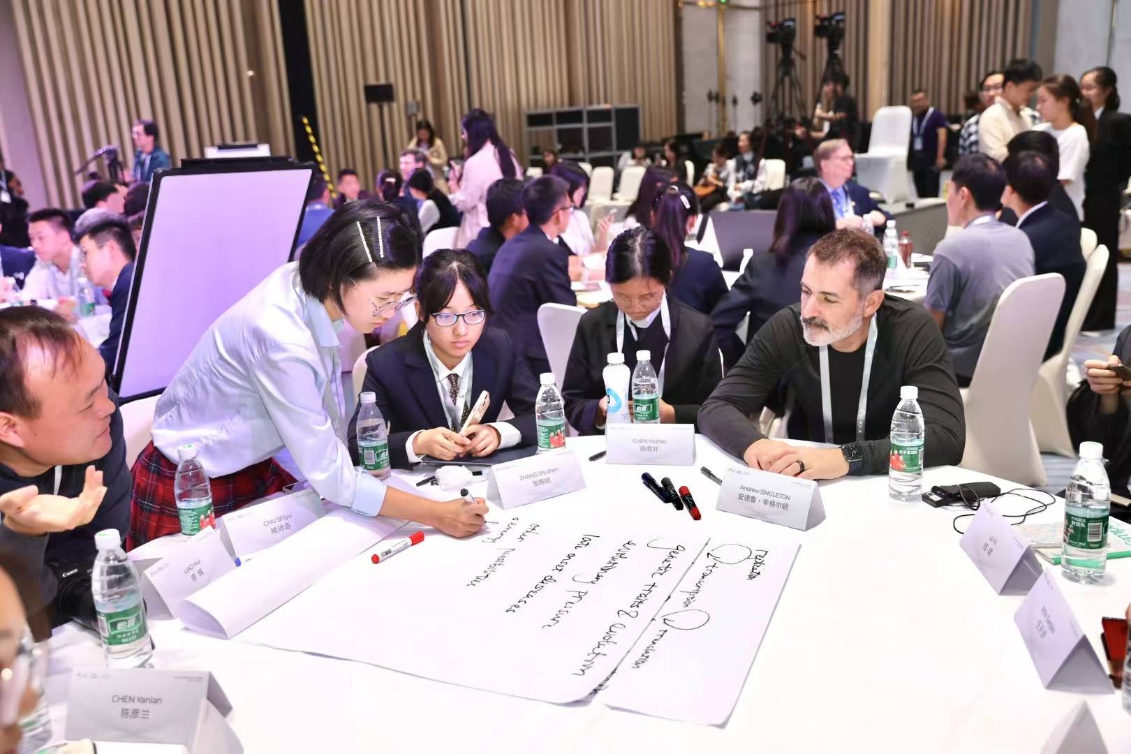 同桌"涂鸦",亲笔记录科学的种子如何发芽_桌布_褚诗语_迈克尔·莱维特