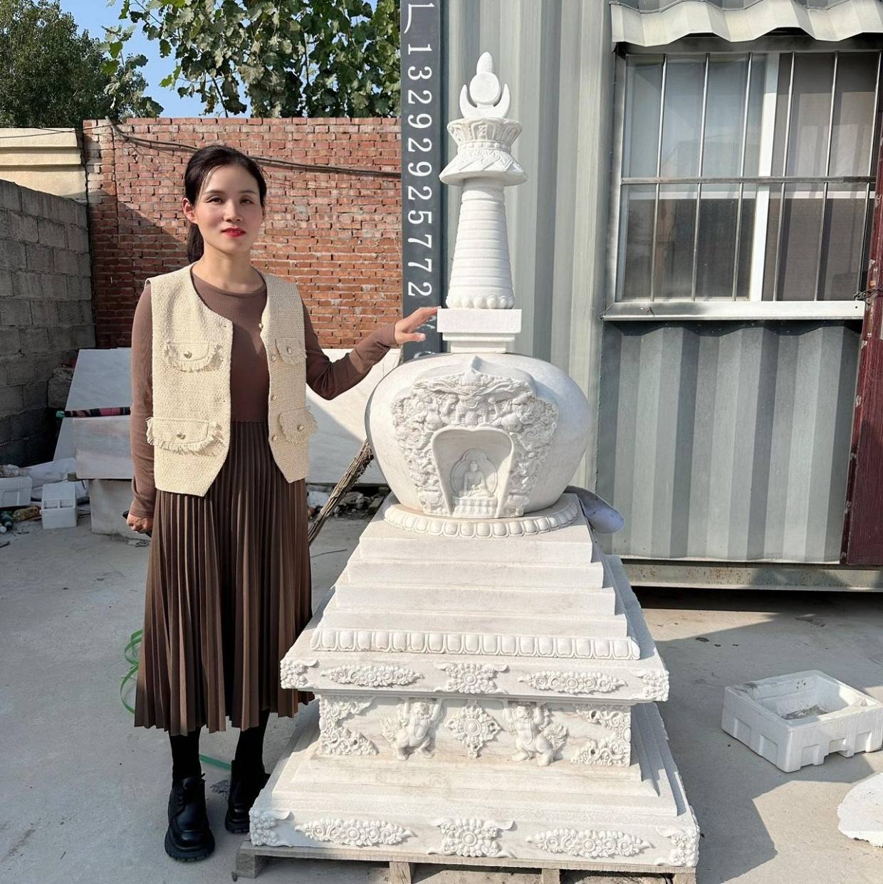 《庄严肃穆!寺庙镇寺之宝 —— 石雕汉白玉六牙大白象,精湛工艺雕琢,承载神圣寓意,尽显古韵禅意》_尘世_大象_余一片
