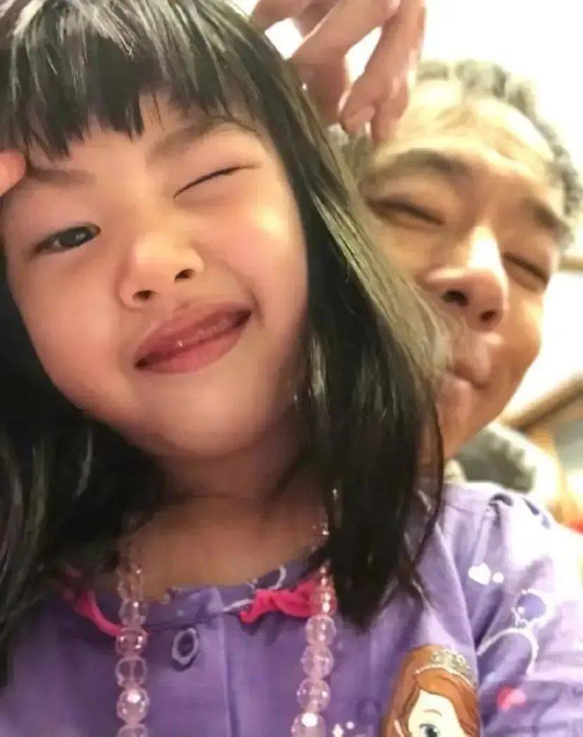 女明星的女儿长啥样?钟丽缇的女儿不及妈妈,邱淑贞的女儿很惊艳