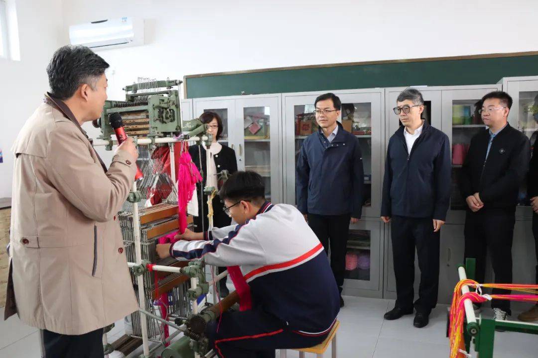外交部机关及驻外机构服务局青年干部调研团到高阳县职教中心调研考察_纺织_田曼_张梦瑶