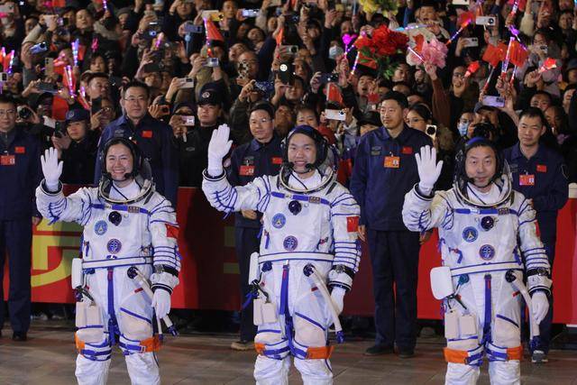 蔡旭哲、宋令东、王浩泽,神舟十九号乘组深夜出征!_航天科技_任务_工程