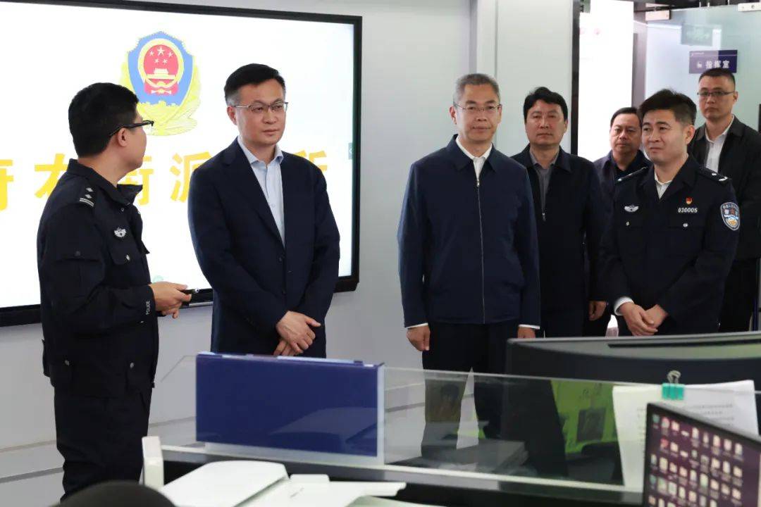 刘东伟,郅海杰到西长安街街道调研,要求坚定树牢"红墙意识",把维护