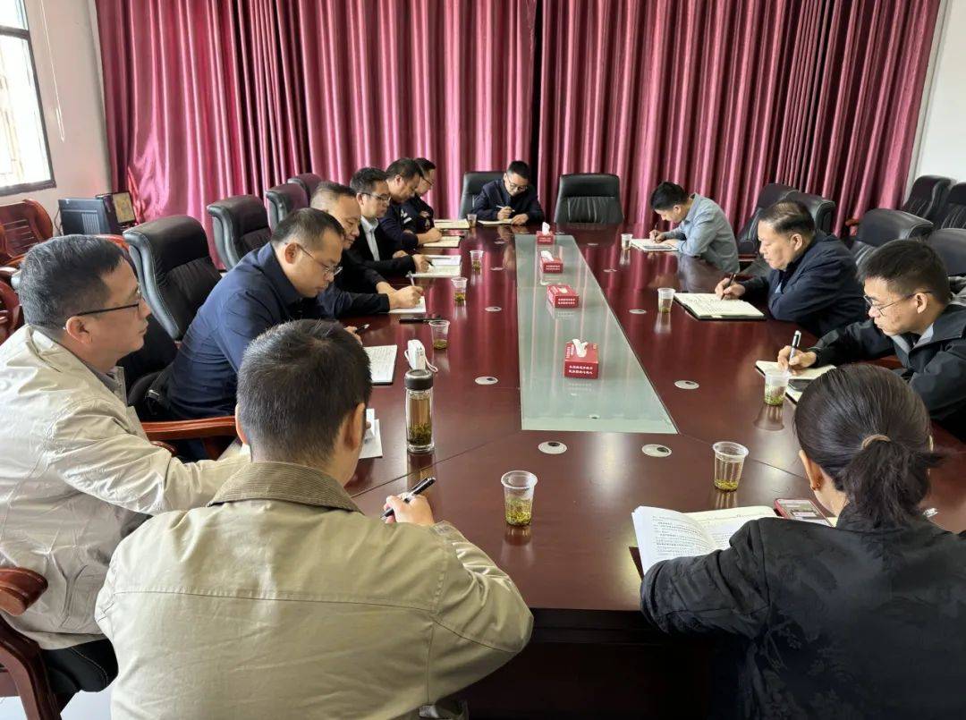 项目绩效评价,市农业农村局副局长覃爱华,乡党委委员,副乡长黄诚陪同