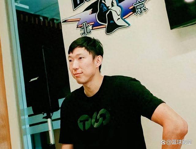 CBA伤病更新：赵继伟张镇麟跟队，周琦二阶段复出，赵睿有事请假