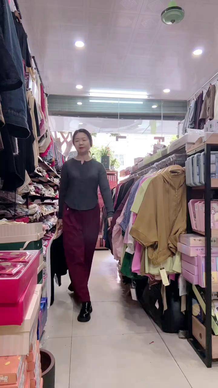 为生活增添一抹红吧!守店日常 卖衣服我是认真的