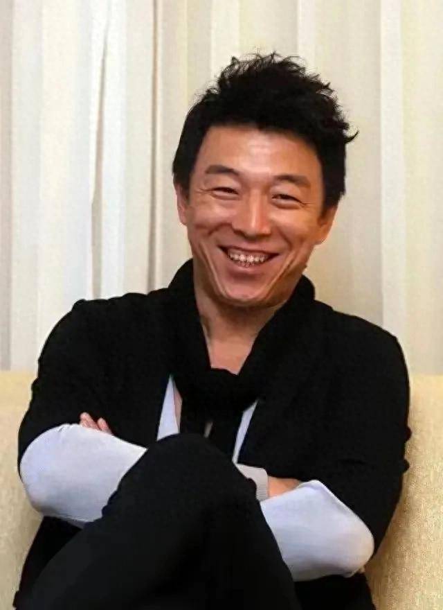 黄渤:从青岛小酒吧到星光熠熠的华丽蜕变