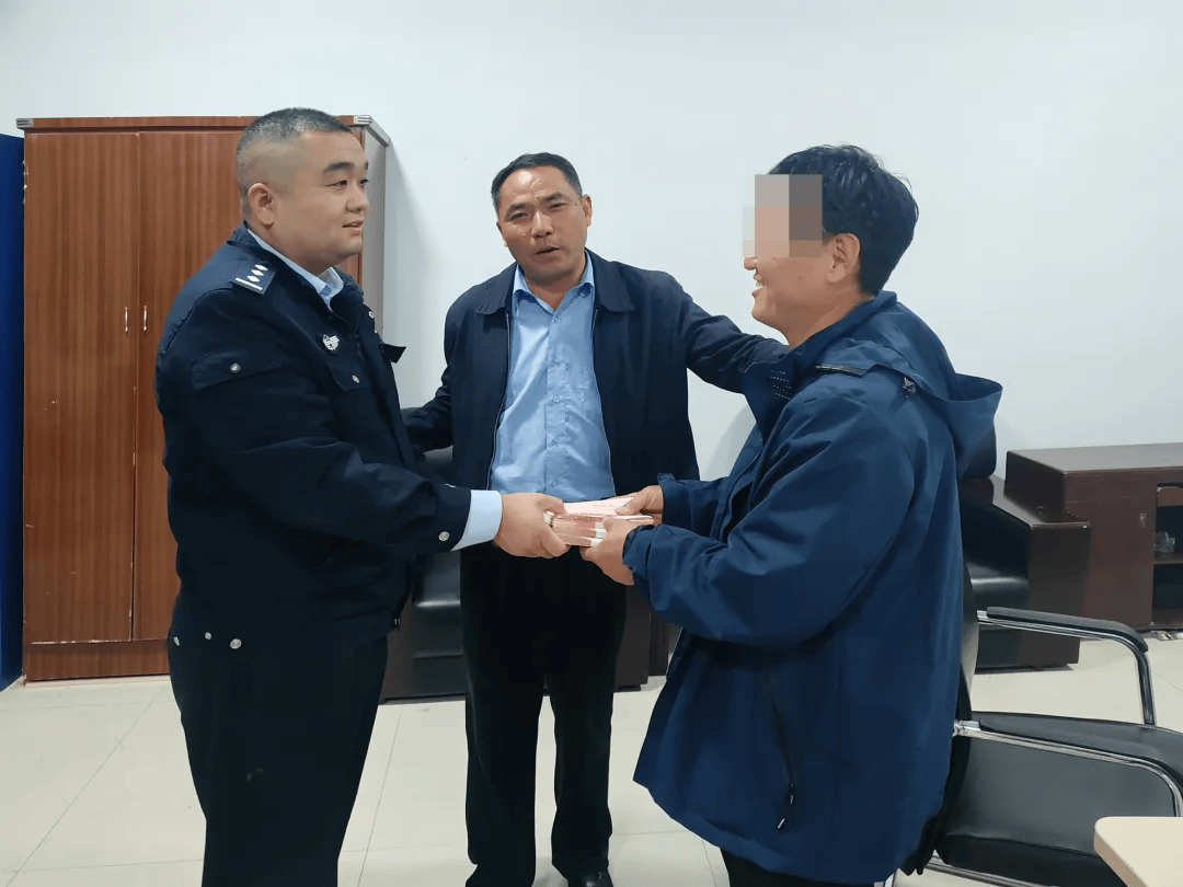 近日临朐县公安局五井派出所及时劝阻成功帮辖区群众紧急止损38600元"