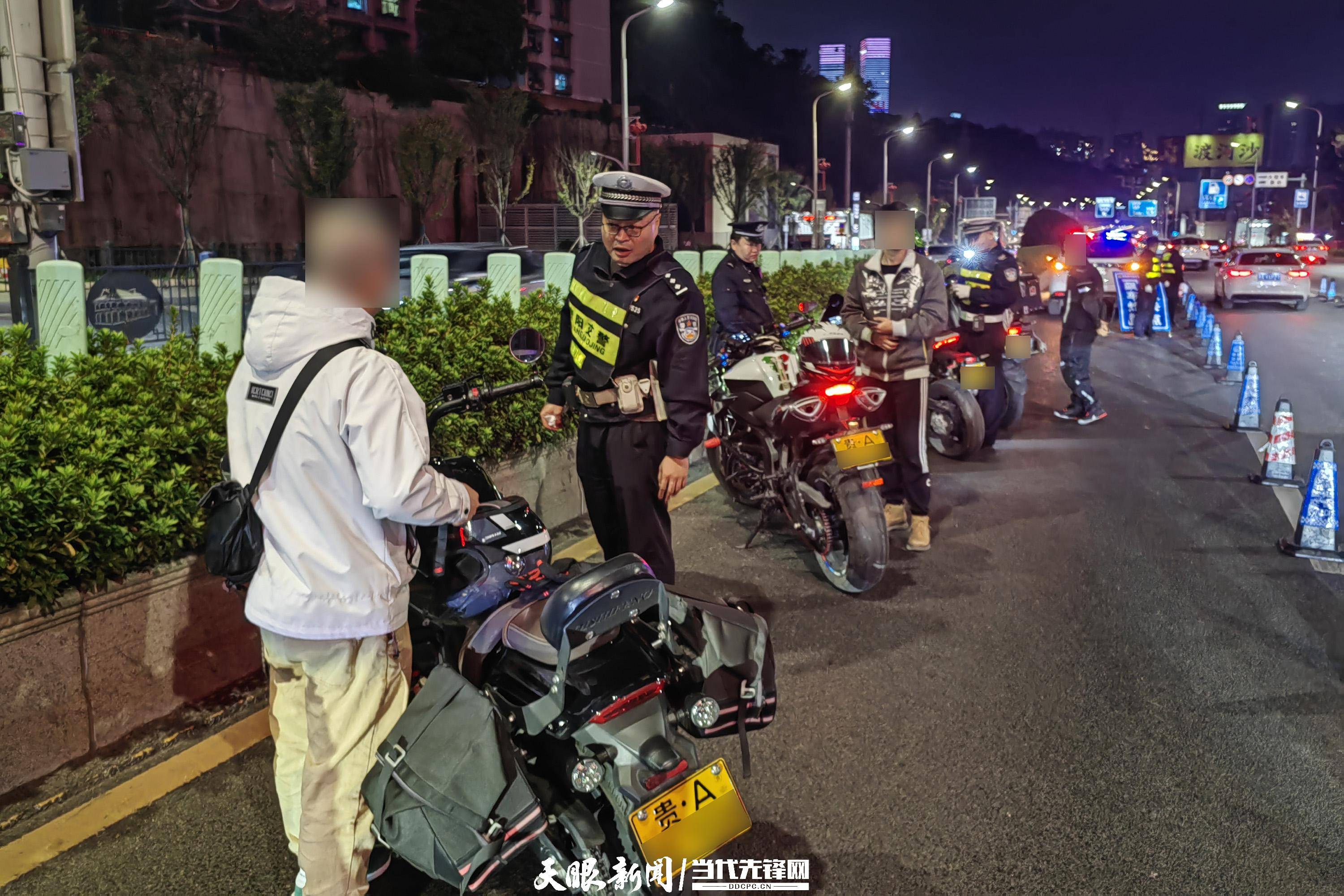 贵阳一小伙飙车“炸街”被查处，接受批评后成为“红色骑士”