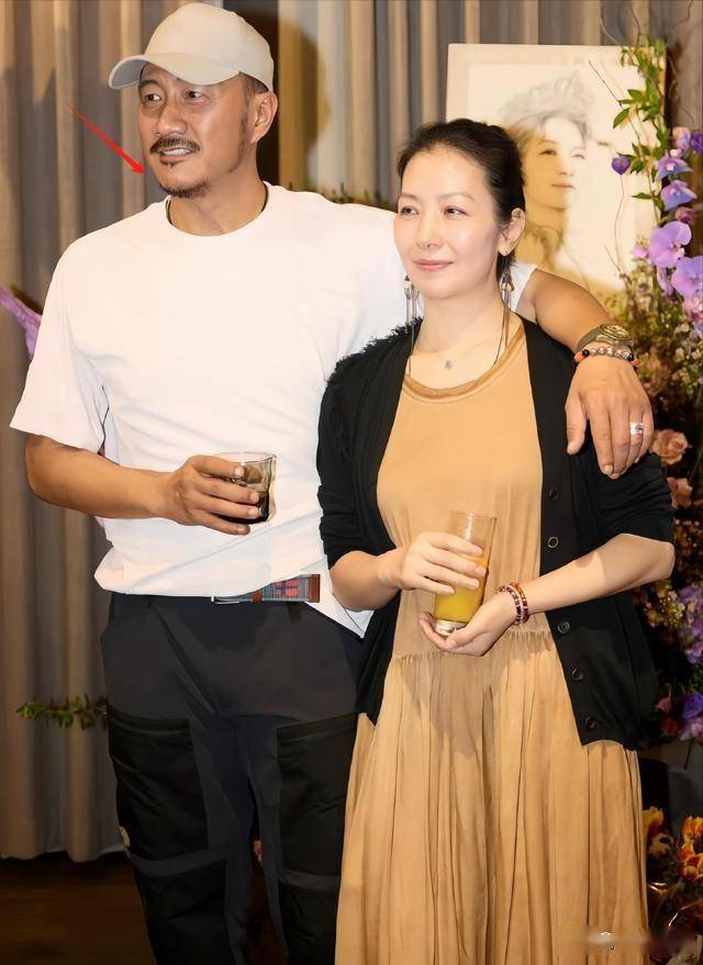 胡军为52岁老婆庆生:卢芳一身黑显贵气,16岁儿子身高185比爹帅