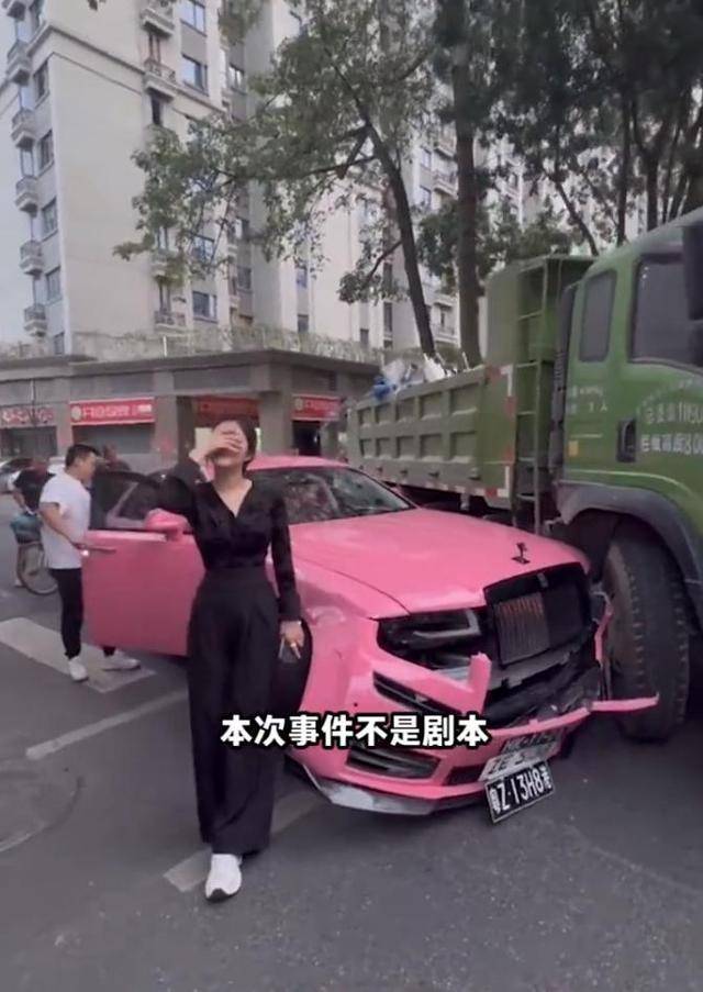 “货车撞劳斯莱斯”是否为剧本？广州交警：已接到市民举报，将安排相关部门核查