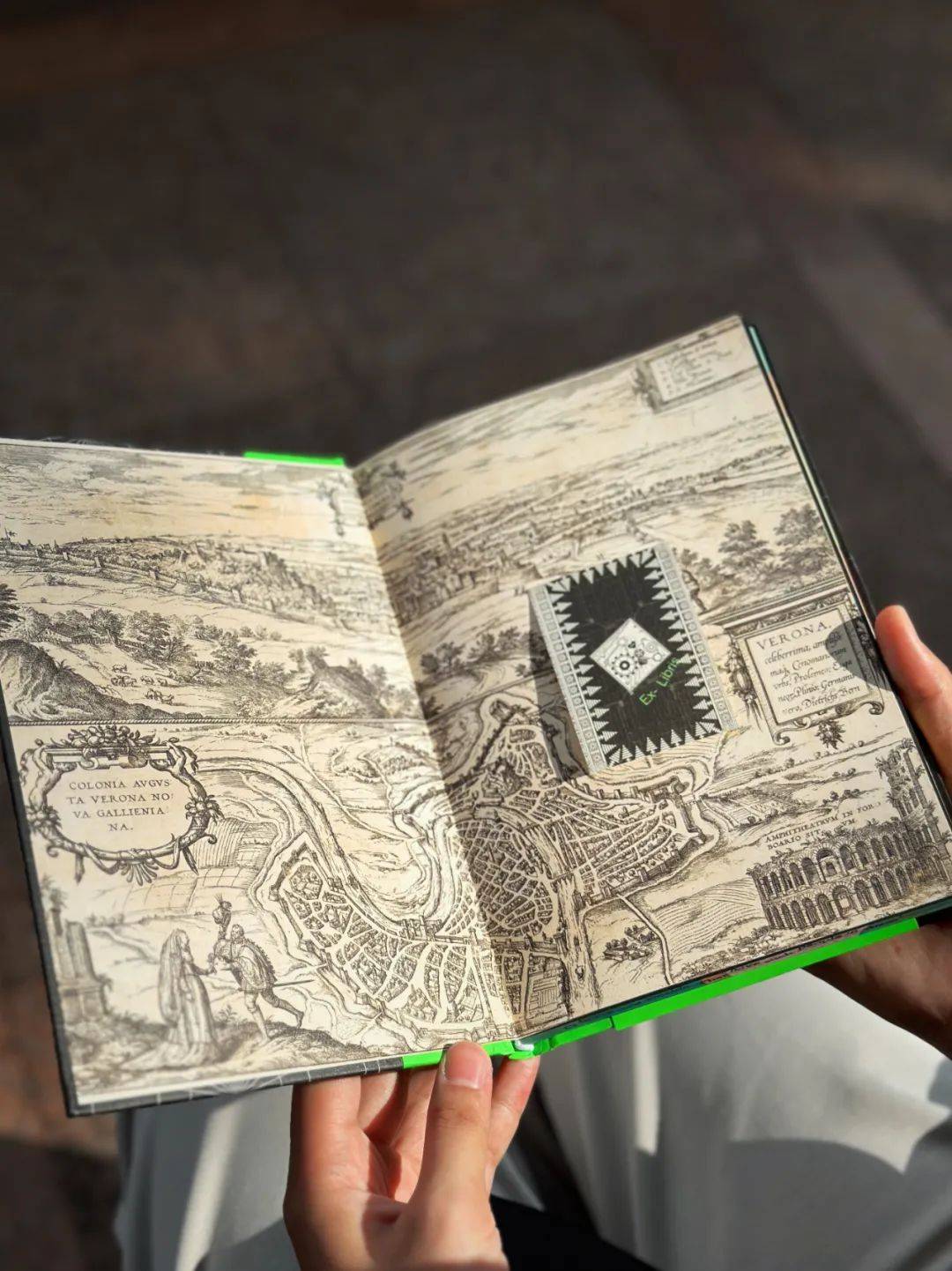 后环衬呼应第二部分引言:"啊,新奇的世界!有这么出色的人物!