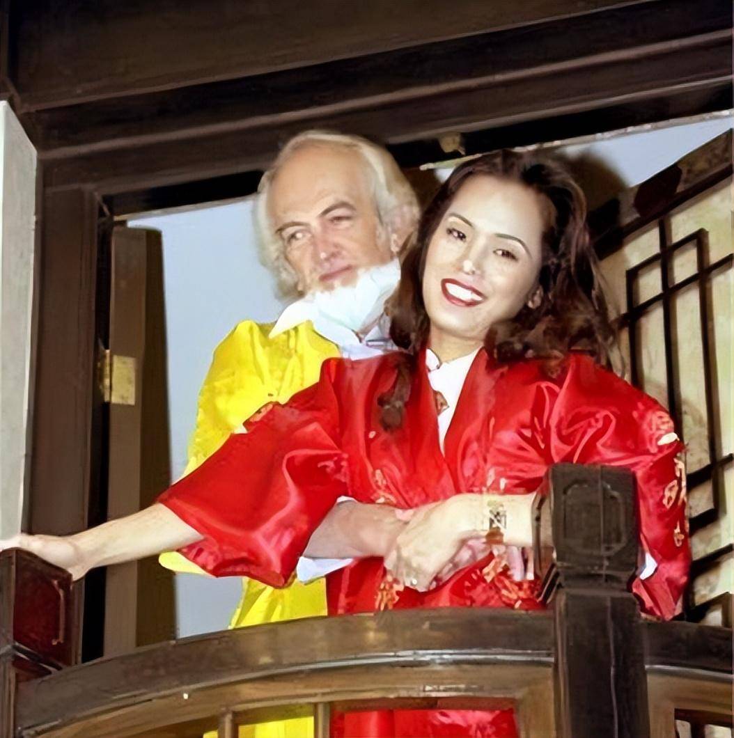 韦唯与大25岁的前夫离婚20年,带病抚养3子,他70岁娶白人模特