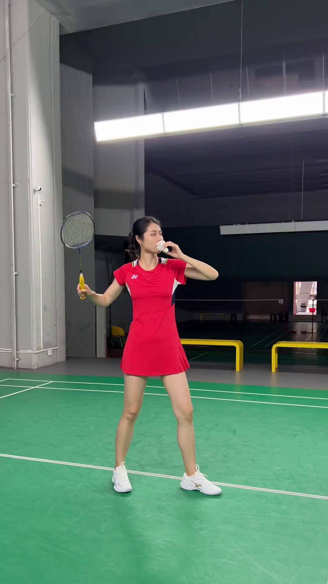 羽球人必会的6种发球技术羽毛球 羽毛球教学