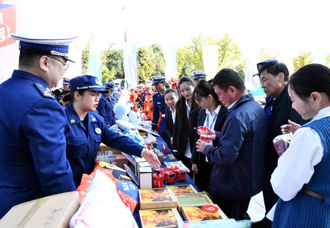 江西各地举办丰富多彩的消防宣传月启动仪式赢博体育平台(图18)