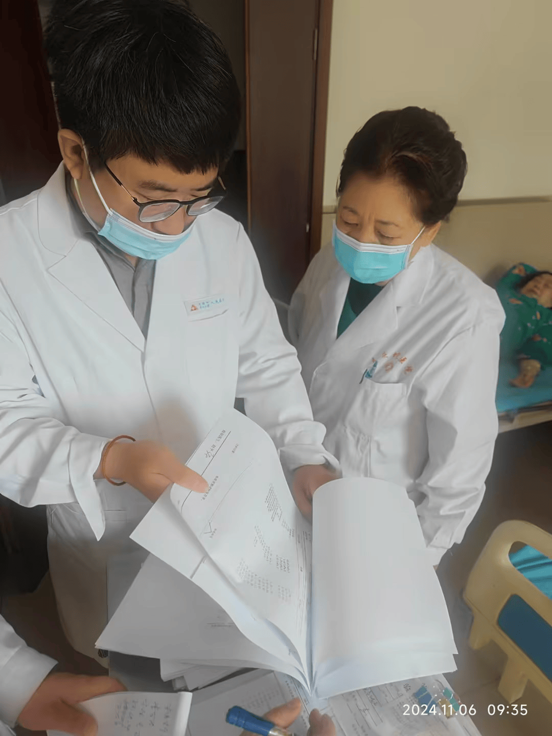 王庆坨医院有两名医师受突发耳聋耳鸣困扰,辗转多家医院诊治,效果欠佳