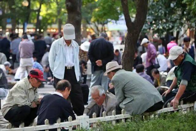 肾脏出问题,不是看痛不痛!告诫:小便出现3个信号或病情已加重