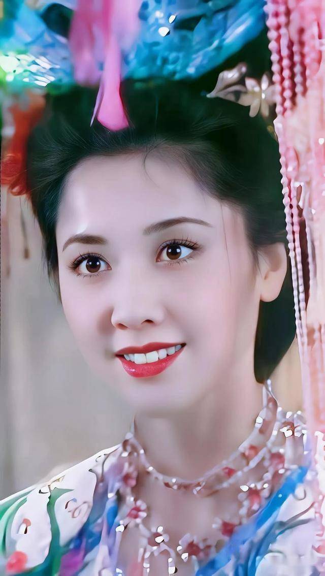 "女儿国国王"朱琳,气质不输林青霞,69岁时依旧气质出众